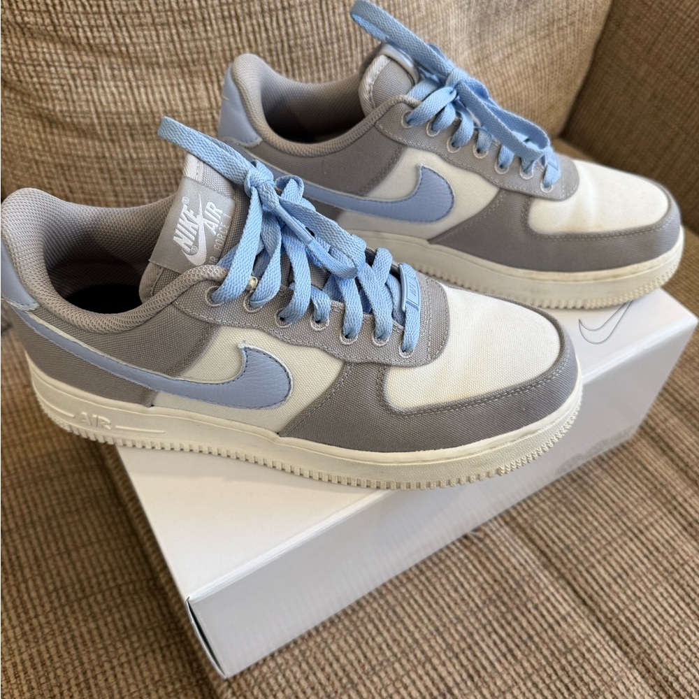 Women’s Nike Air Force 1’s. Custom design. Size 8.5. Great condition!